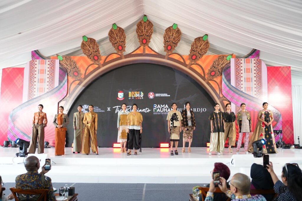 Koleksi Wastra Nusantara Karya Designer Ternama Tanah Air