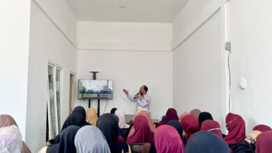 OJK Sulselbar Tingkatkan Literasi Keuangan Keluarga Nelayan di Sinjai, Edukasi Kelola Keuangan hingga Waspada Investasi Ilegal