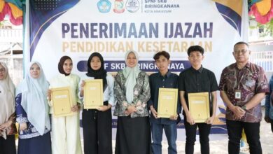 Disdik Makassar Serahkan Ijazah Paket A, B, dan C kepada 108 Warga Belaja