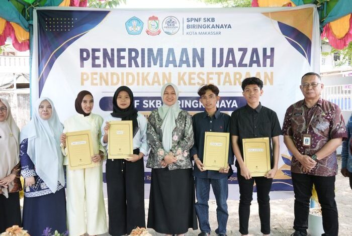 Disdik Makassar Serahkan Ijazah Paket A, B, dan C kepada 108 Warga Belaja