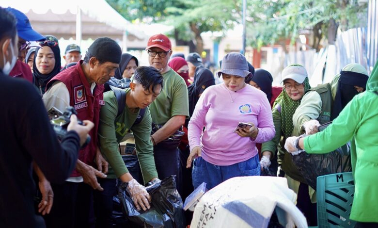 Jelajah Sampah Kecamatan Makassar, DLH Edukasi Warga Sambil Kumpulkan 81,68 Kilogram Sampah