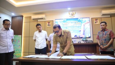 Sekda Zulkifly Dorong Percepatan Pemanfaatan Gedung DPRD Makassar Usai Penandatanganan BAST