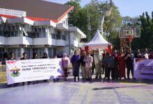 Rektor Unhas Lepas Relawan KKN Tanggap Bencana dan Tim Bantuan Medis ke NTT