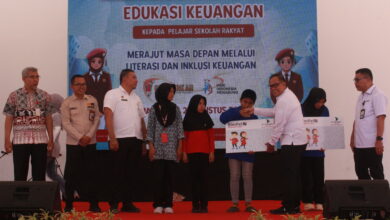 OJK Ajak 570 Pelajar Sekolah Rakyat Makassar Rajin Menabung Sejak Dini