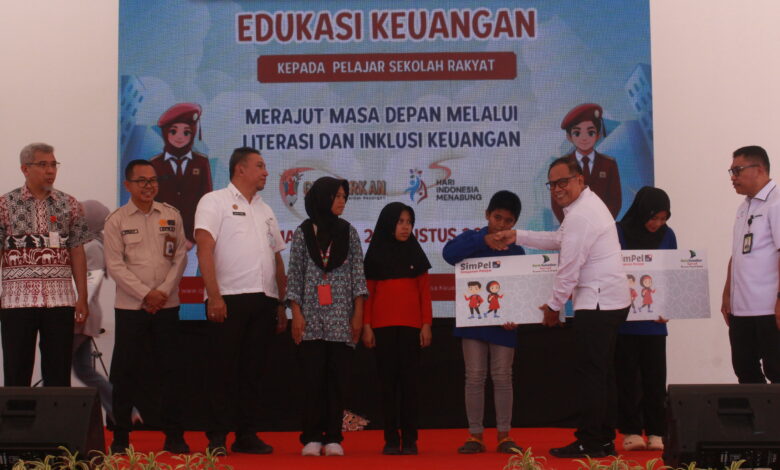 OJK Ajak 570 Pelajar Sekolah Rakyat Makassar Rajin Menabung Sejak Dini