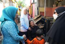 Melinda Aksa Turun Langsung ke Lokasi Kebakaran Tallo, Salurkan Bantuan untuk Warga Terdampak