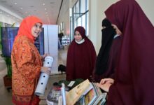 Aliyah Serahkan Bantuan Pangan untuk Guru Mengaji di Rangkaian Muktamar V Wahdah Islamiyah