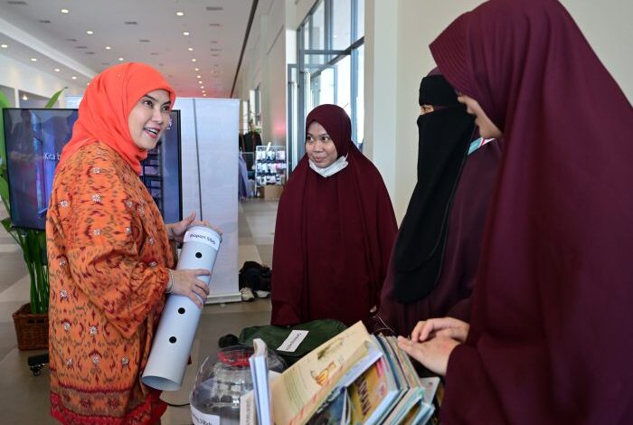 Aliyah Serahkan Bantuan Pangan untuk Guru Mengaji di Rangkaian Muktamar V Wahdah Islamiyah
