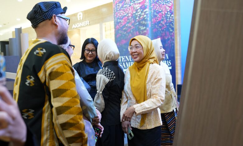 Melinda Aksa Hadiri Weaving Archipelago, Dorong Tenun Nusantara Naik Kelas