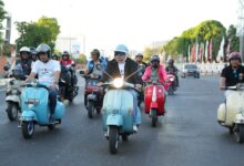 Riding Vespa di Makassar, Zudan dan Munafri Tanam 18 Pohon Tabebuya di CPI