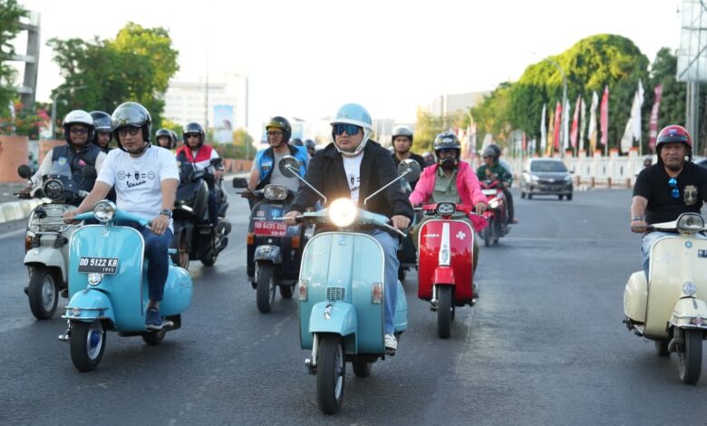 Riding Vespa di Makassar, Zudan dan Munafri Tanam 18 Pohon Tabebuya di CPI