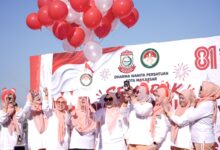 Semarak Kemerdekaan DWP Makassar Perkuat Kekompakan di Pantai Losari