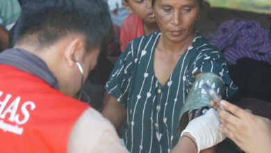 KKN-TB Unhas Layani 64 Warga dan Dampingi 13 Anak Pascagempa Manggarai Timur