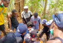Ekspedisi Patriot Unhas Bantu Warga Kendalikan Karhutla di Fakfak Timur