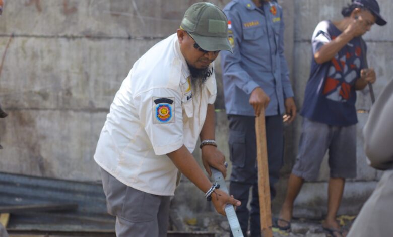 Pemcam Biringkanaya Kembalikan Fungsi Fasum, Tiga Bangunan di Kelurahan Pai Dibongkar