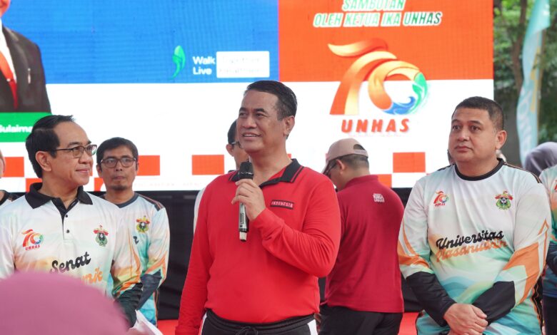 Munafri Arifuddin Ikut Fun Walk Dies Natalis ke-70 Unhas, Semarakkan Kebersamaan Kampus Merah