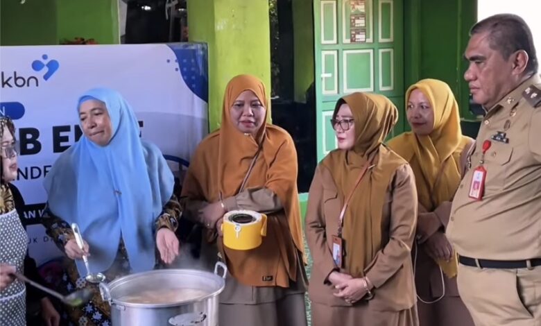DPPKB Makassar Edukasi Warga Ende Lewat DASHAT, Dorong Pemenuhan Gizi dari Rumah