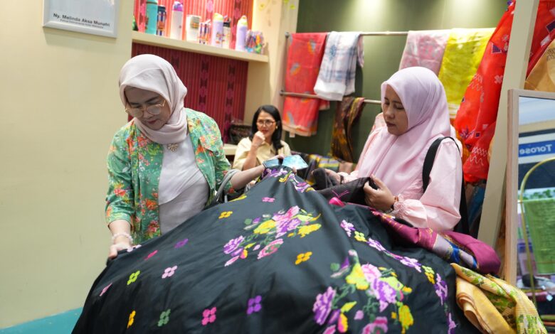 Kain Sutera Jadi Primadona Stan Dekranasda Makassar di INACRAFT October 2026