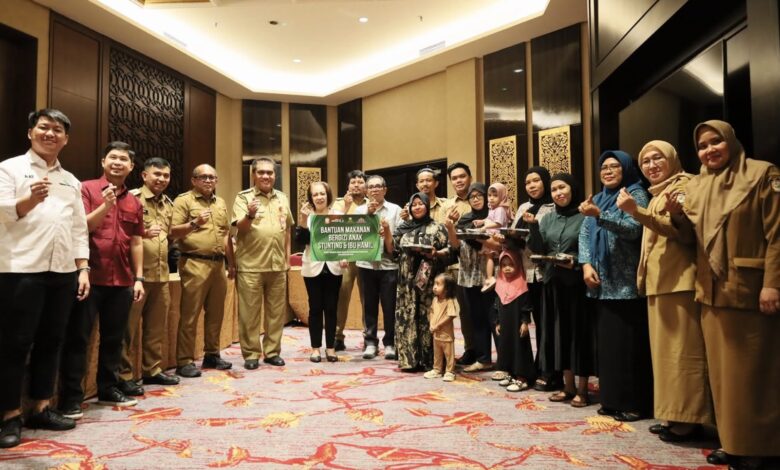 DPPKB Makassar Salurkan Bantuan CSR Hotel Myko untuk Ibu Hamil dan Anak Stunting